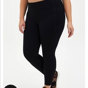 Torrid size 2 Active legging with waist pocket